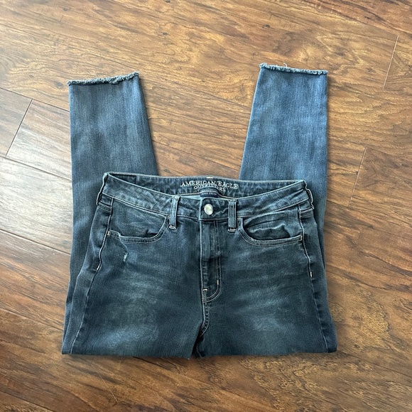 Women’s American Eagle black distressed skinny jeans size 8 - Picture 2 of 5